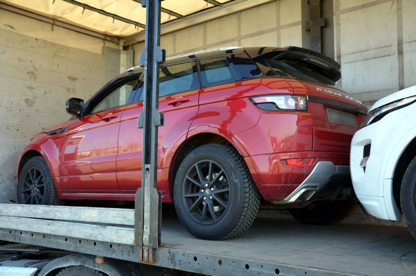 Policjanci odzyskali auta marki Land Rover