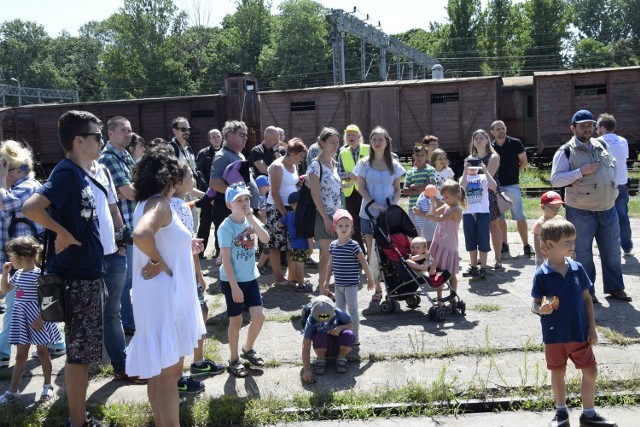 W sobotę Polskie Stowarzyszenie Miłośników Kolei zorganizowało dzień otwarty w skierniewickiej parowozowni. Na frekwencję nie można było narzekać. A oglądać jak zawsze było co.