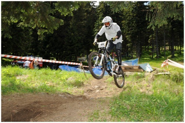 NA CZARNEJ GÓRZE ROZGRYWANE SĄ RÓWNIEŻ ROWEROWE ZAWODY MTB.