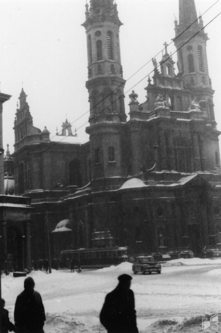 plac Zbawiciela, Kościół Najświętszego Zbawiciela, 1968-73