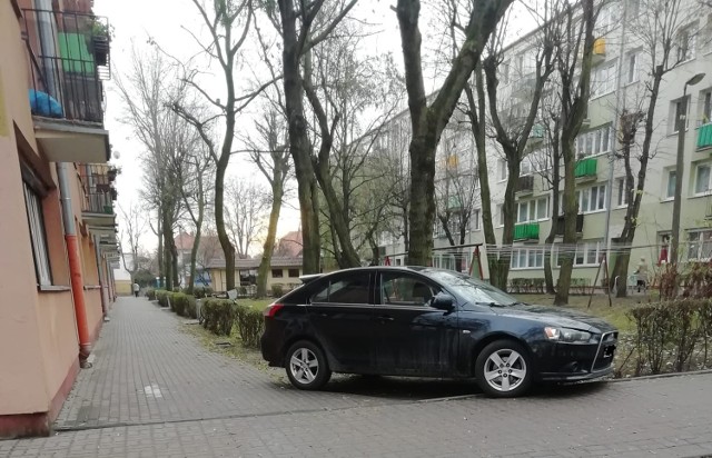 Prezentujemy złe przykłady parkowania pojazdów w Inowrocławiu