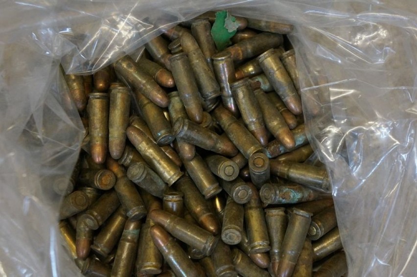 Policja w Siemianowicach: Miał sporo nakrotyków i broń