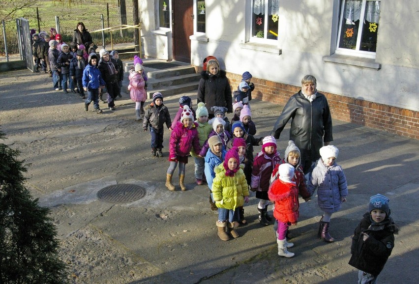 Goście z Lokalnej Grupy Rybackiej w przedszkolu w Sierakowie