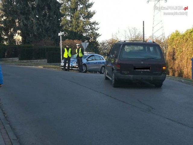 Akcja Znicz w Jastrzębiu. 81 policjantów z drogówki pilnowało bezpieczeństwa przy cmentarzach