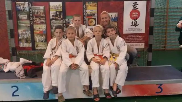 Młodzi judocy z klubów: Wojownik Skierniewice i Zryw Łowicz w Płocku rywalizowali na matach 8. Edycji Ogólnopolskiego Turnieju Judo. W zawodach wzięło udział blisko 300 młodych adeptów z 22 klubów w rocznikach 2003-2006.