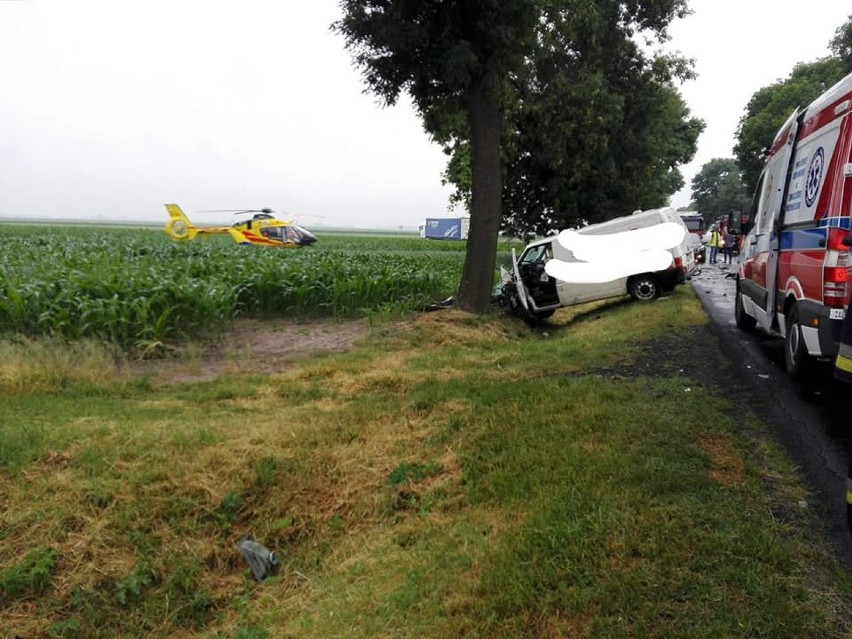 Wypadek w Jankowie na drodze 713 między Tomaszowem a Łodzią. Jedna osoba zabrana śmigłowcem [ZDJĘCIA]