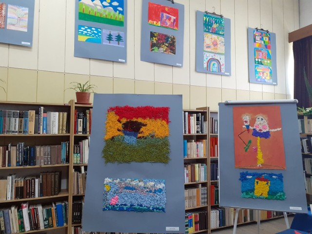 Piękne prace podopiecznych WTZ w Łasku są do obejrzenia w bibliotece pedagogicznej