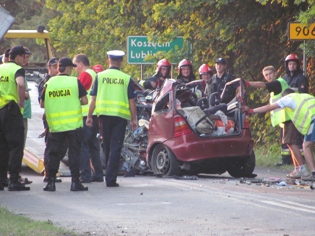 Tragiczny wypadek w Bukowcu, koło Psar. Nie żyje aż 5 osób! [ZDJĘCIA]