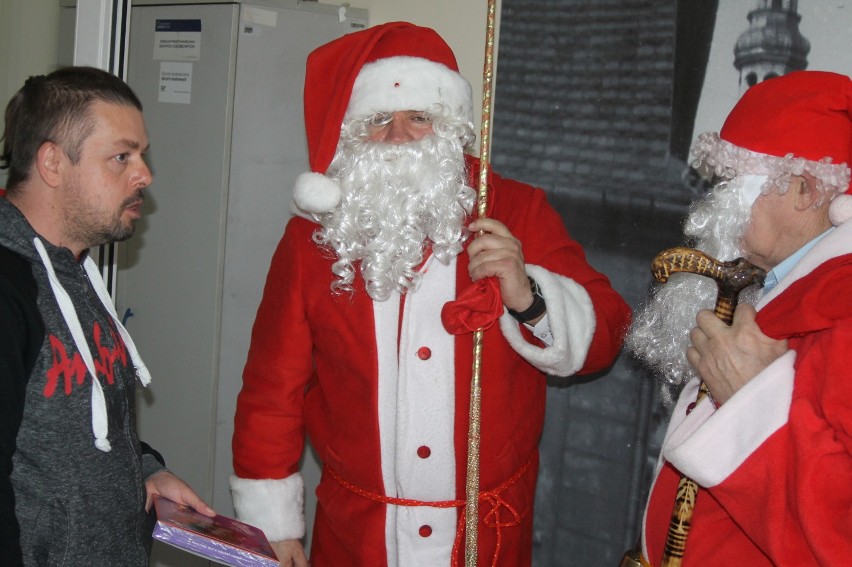 Św. Mikołajowie odwiedzili redakcję Życia Krotoszyna [ZDJĘCIA]