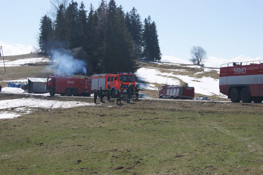 Leśnica: pożar na osiedlu Łosie. Spalił się dom oraz szopa z sianem [ZDJĘCIA]