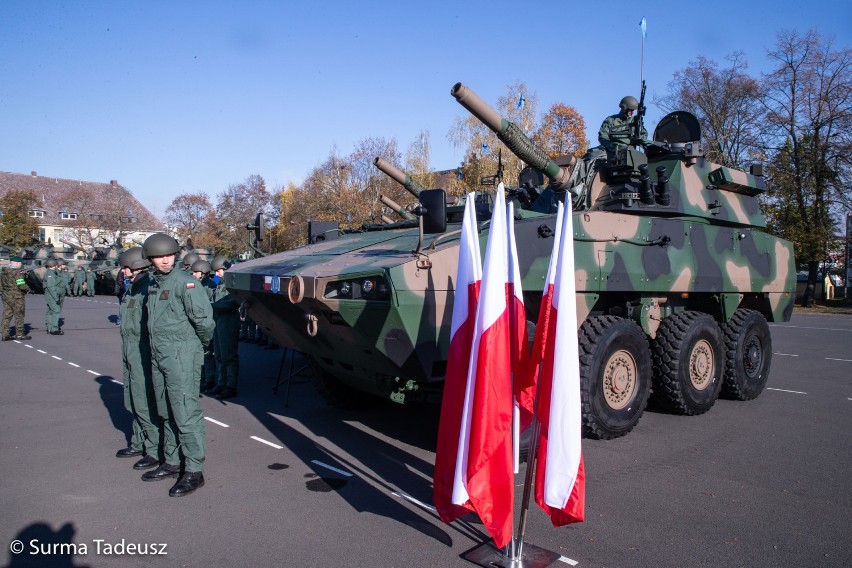 Minister Mariusz Błaszczak w białych koszarach w Stargardzie. Nowe moździerze Rak dla batalionu "dwunastki" [ZDJĘCIA, WIDEO]