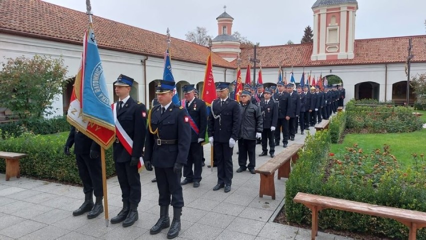 Msza za zmarłych i poległych strażaków odprawiona została w Sanktuarium pw. Św. Antoniego Padewskiego 23.10.2022