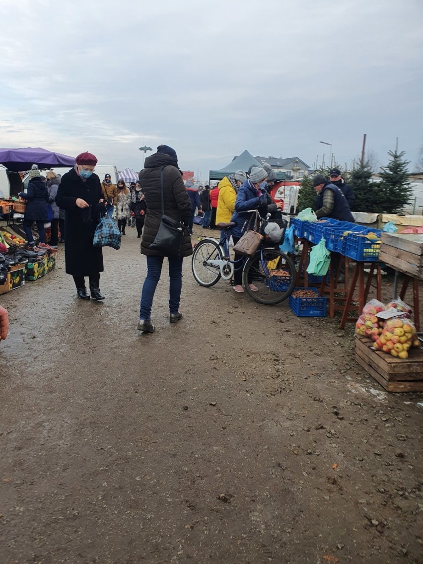 Nowy Tomyśl. Duży sobotni rynek. Nowotomyślanie ruszyli na zakupy