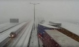 GDDKiA pokazała nagranie z autostrady A4, ze zderzenia dziewięciu ciężarówek pomiędzy Bolesławcem a Legnicą. Film robi wrażenie!