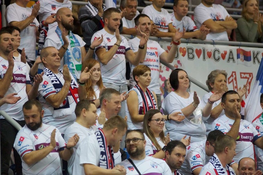Kibice siatkarek Energa MKS Kalisz podczas meczu z Grot Budowlani Łódź