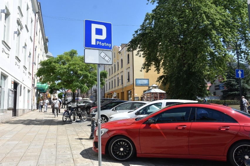W Tarnowie od poniedziałku ważna zmiana w strefie płatnego parkowania. Ale informacji o tym kierowcy mogą nie zauważyć