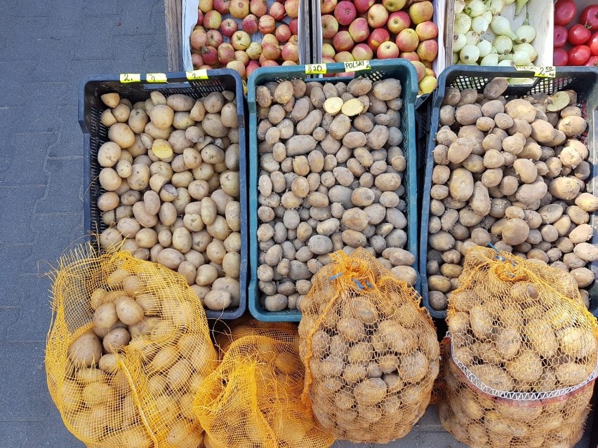 Młode ziemniaki - 2,20 zł; truskawki - 12,90 zł. Przegląd cen na brodnickim targowisku 