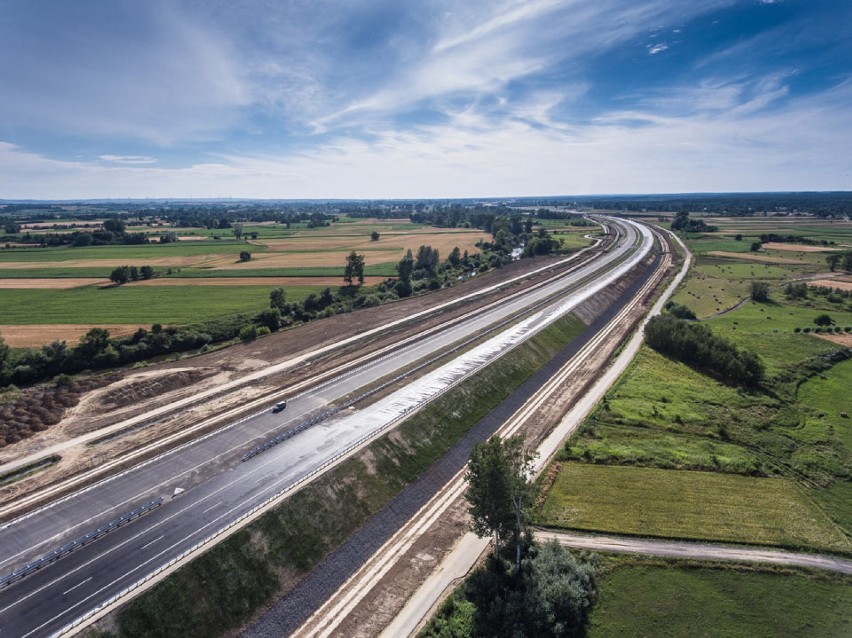 Pierwsze samochody jeżdżą już odcinkiem autostrady A4...