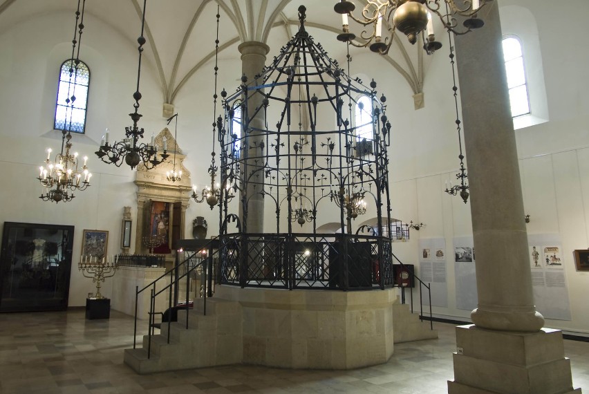 Podczas zwiedzania krakowskich synagog nie można ominąć...