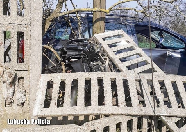 To była prawdziwa masakra. Auto Ryszarda P. wprost wgniotło Kubę w betonowy płot.