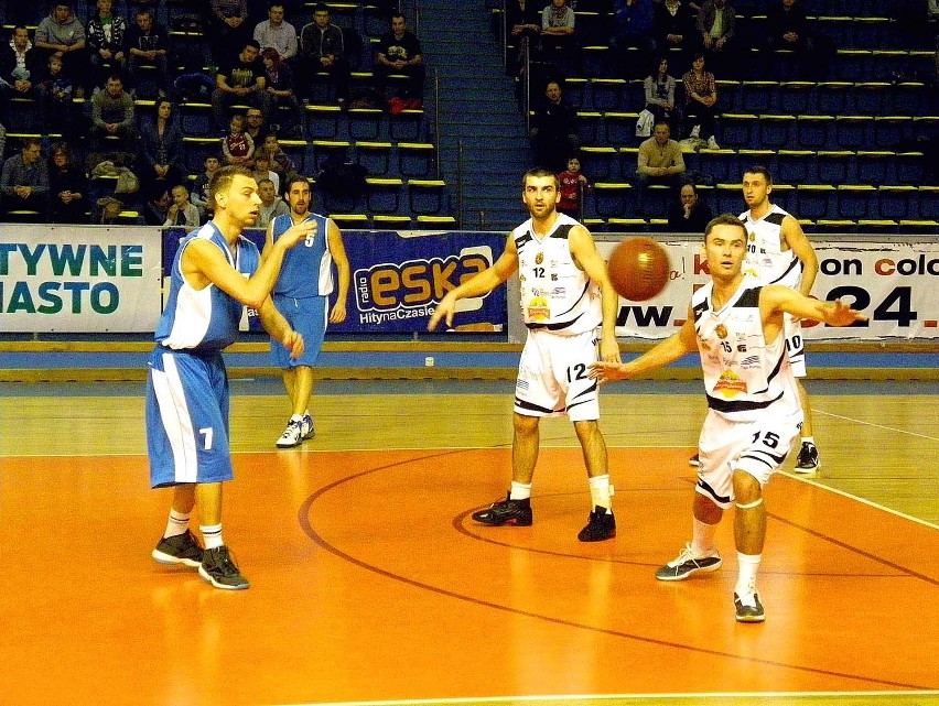 Koszykówka: Trudna przeprawa Basketu z Obrą