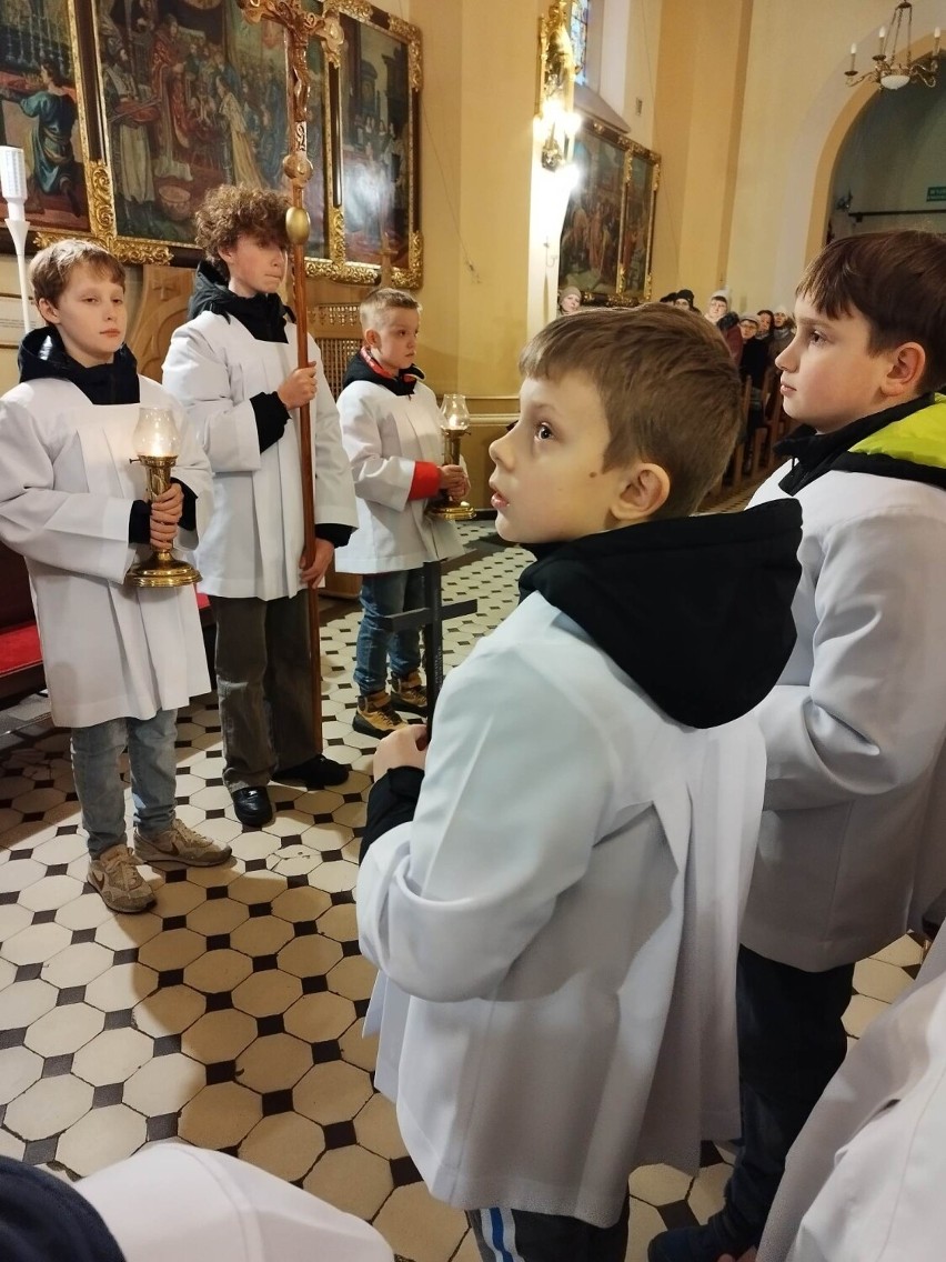 Droga Krzyżowa dzieci i młodzieży w Sanktuarium Matki Bożej...