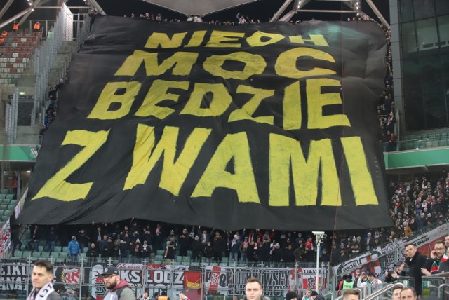 Kibice ŁKS Łódź na meczu z Legią w Warszawie