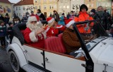 Święty Mikołaj przyjechał nad Bałtyk automobilem! Darłowo - super - ZDJĘCIA