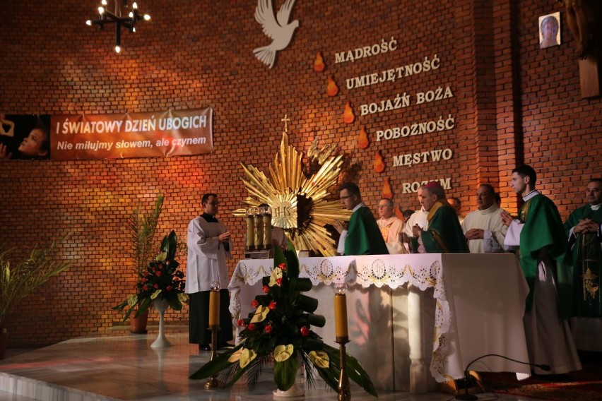 Pierwszy Światowy Dzień Ubogich w Sandomierzu - diecezjalne uroczystości