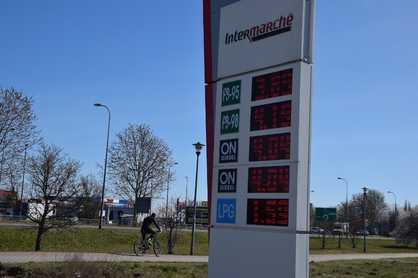 Szokująco niskie ceny paliw w Szczecinku. Porównaj [zdjęcia]