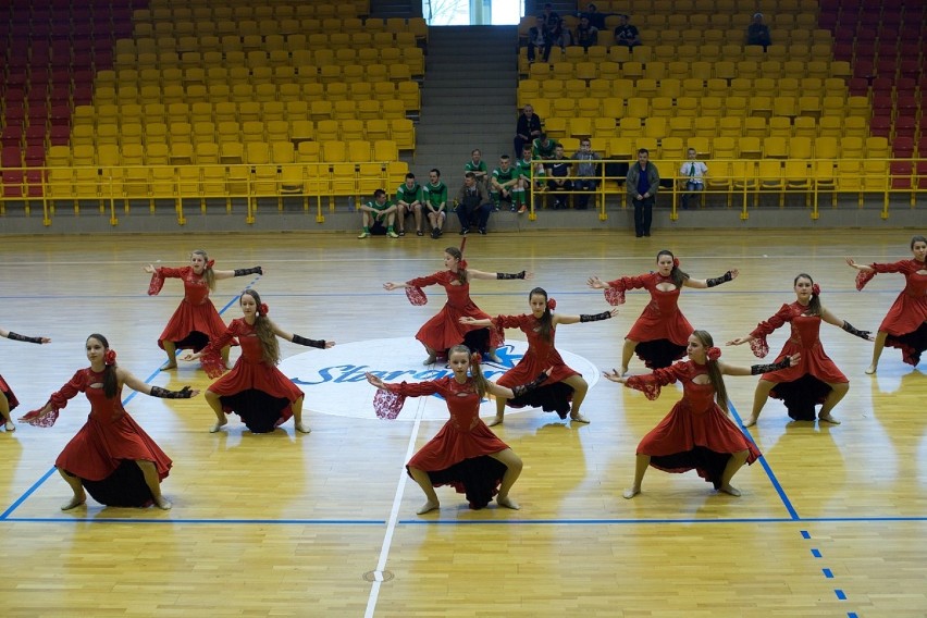 Tancerki z zespołów Aplauz i Gest w MDK Stargard na turnieju abstynentów