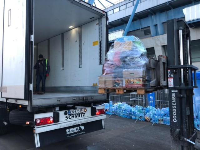 Pierwsza część transportu humanitarnego wyjechała z Krakowa w sobotę nad ranem.
