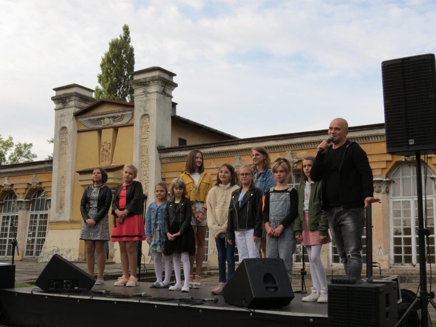 W niedzielę w koneckim parku odbył się koncert "Piosenkowy...