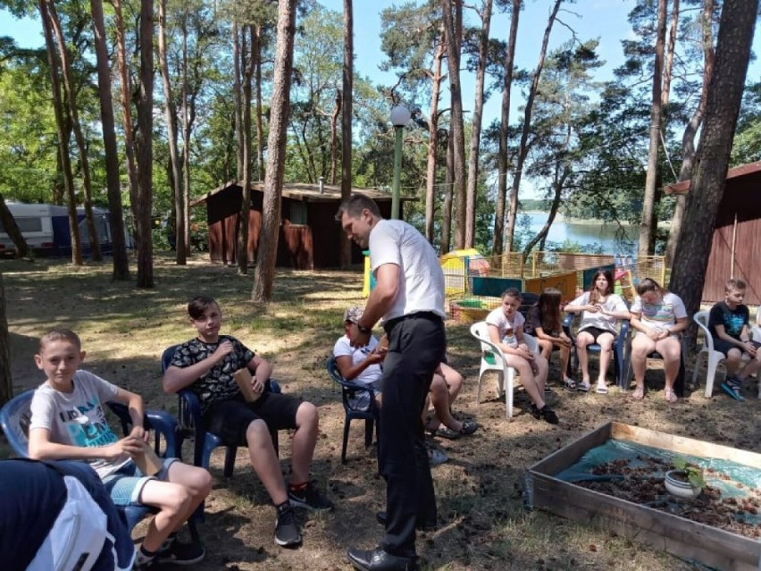Obóz uczniów z ZS Krzywiń i spotkania  policjantami