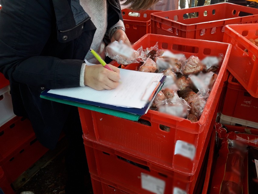 Bazar "Olimpia" na Woli pod kontrolą policji....