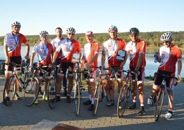 Od lewej: Krzysztof Macieja, Wiesław Grześ, Sławomir Lewandowski, Tomasz Kotlewski, Cezary Kwiatkowski, Marek Stolarski, Tomasz Sobczak i Łukasz Rojewski. Brakuje Wiesława Mirolewicza i Marcina Sobczaka