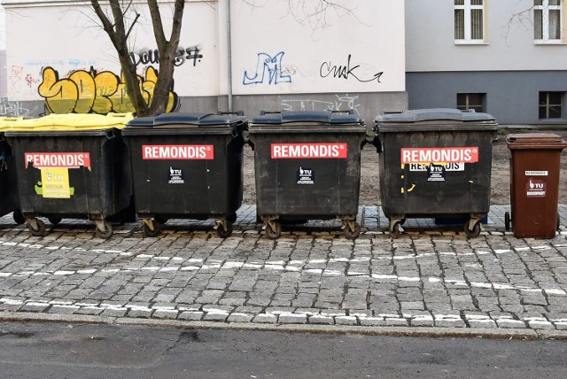 Nie wszystkie wspólnoty w Opolu otrzymały niebieskie pojemniki na odpady