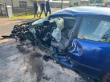 Poważny wypadek w Mokrzeszy (powiat częstochowski). Dwie osoby w szpitalu, droga w obu kierunkach jest zablokowana
