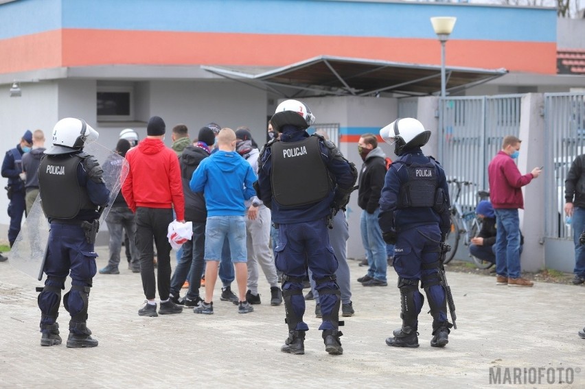 Interwencja policji pod stadionem w Opolu