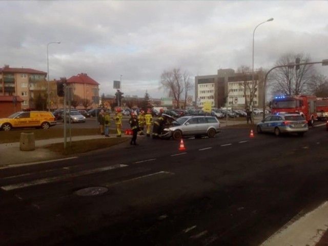 Do wypadku doszło w środę, 20 lutego na skrzyżowaniu ulic Batorego, Rzeźniczaka i Zamoyskiego. Zderzyły się dwie osobówki. Na miejscu są służby ratunkowe.


CZYTAJ DALEJ>>> 

Sprawdź także: Tutaj w Zielonej Górze dochodzi najczęściej do wypadków! TOP 5 miejsc


WIDEO: Samolot leciał bardzo nisko nad samochodami jadącymi S3
