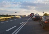 Wypadek w Olzie. Motocyklista uderzył w barierki 