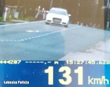 21-latek jechał 131 km/h w terenie zabudowanym! Kierowca dostał potężny mandat