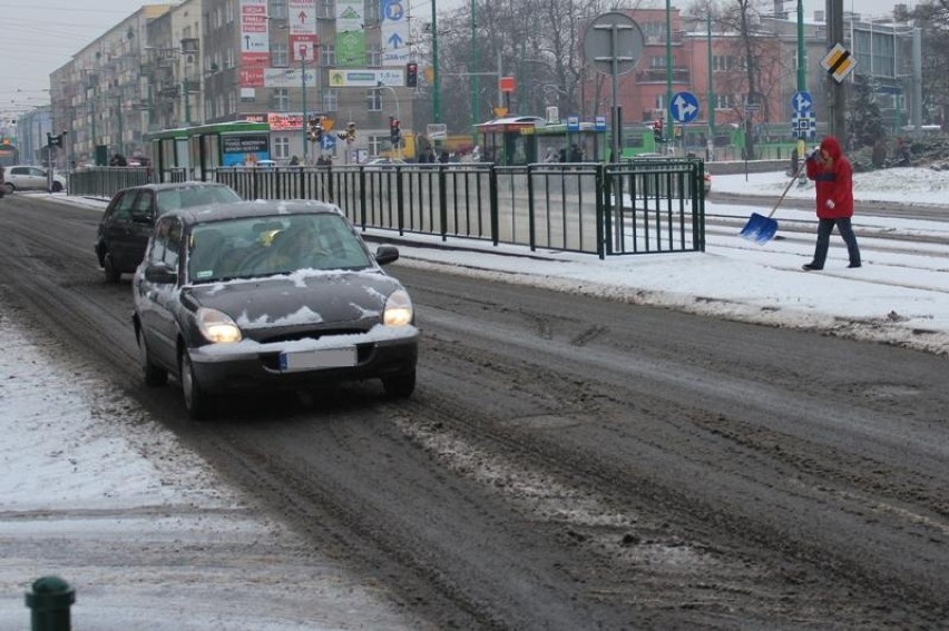 śnieg w Poznaniu, śnieg na drogach,
