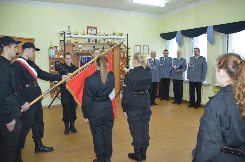 Uczniowie klasy policyjnej w Bełchatowie złożyli ślubowanie