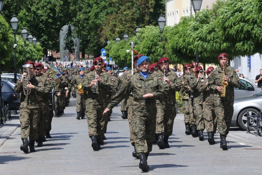 Żołnierze Narodowych Sił Rezerwowych przysięgali na Placu Wolności w Kielcach