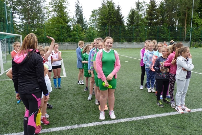 Turniej piłkarek w Żarkach. Rywalizowały dziewczęta z całego powiatu myszkowskiego