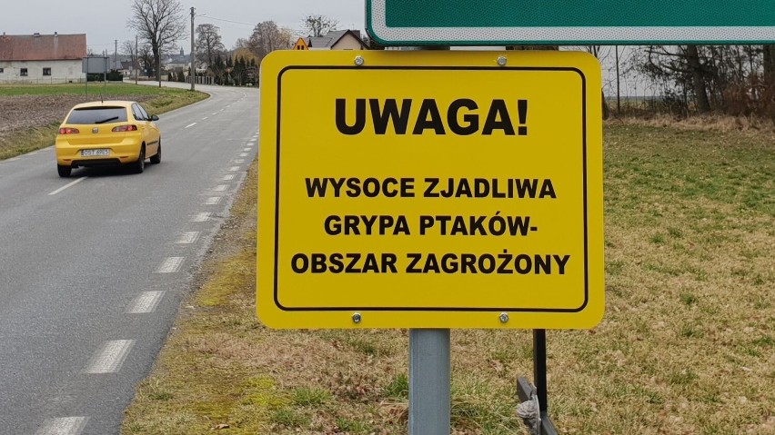 Tak wyglądają tablice informujące o zagrożeniu.