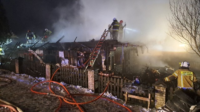 Pożar domu w Jaworzynce. 

Zobacz kolejne zdjęcia. Przesuwaj zdjęcia w prawo - naciśnij strzałkę lub przycisk NASTĘPNE