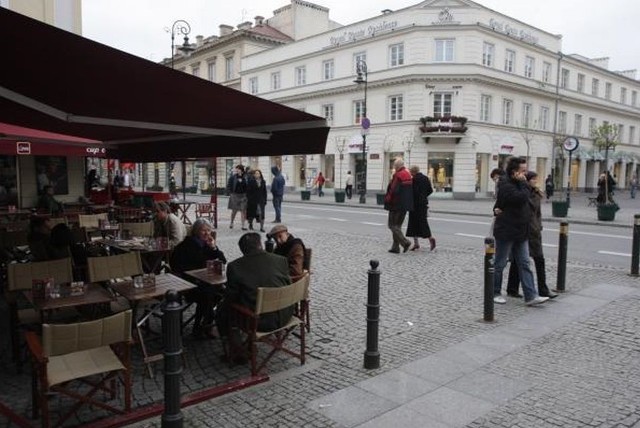 Nowy Świat

Pawilony to obowiązkowy punkt na waszej beforowej mapie. Miasto usilnie starało się o ich likwidację, studenci jeszcze bardziej o ich ocalenie. Dzisiaj są wizytówką stolicy, znaną nawet poza granicami naszego kraju. Gdzie rozpoczynałby się weekend wielu z nas jeśli, by zabrakło Pawilonów? Ponad 20 lokali zaprasza!

Tutaj napijemy się wódki czy wina, a do napojów zamówimy lekkie przekąski czy przekąsimy burgera. Inna ważna wiadomość - w Kafefajce zamówimy piwo za 5zł.