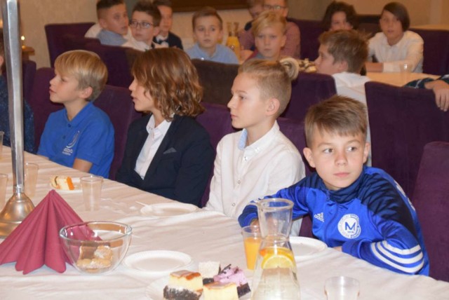 Mieszko Gniezno: spotkanie wigilijne z młodymi piłkarzami. Zobacz zdjęcia